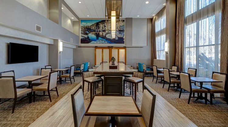 Hampton Inn & Suites Tulare Lobby