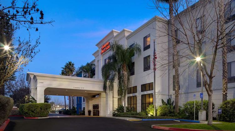 Hampton Inn & Suites Tulare Exterior