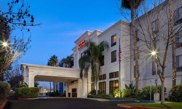 Hampton Inn & Suites Tulare