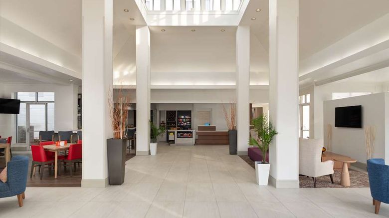 <b>Hilton Garden Inn Tallahassee Lobby</b>. Images powered by <a href="https://iceportal.shijigroup.com/" title="IcePortal" target="_blank">IcePortal</a>.