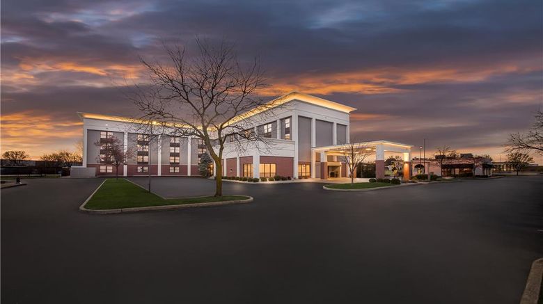 Hampton Inn Toledo South Maumee Exterior. Images powered by <a href="https://iceportal.shijigroup.com" target="_blank" rel="noopener">Ice Portal</a>.