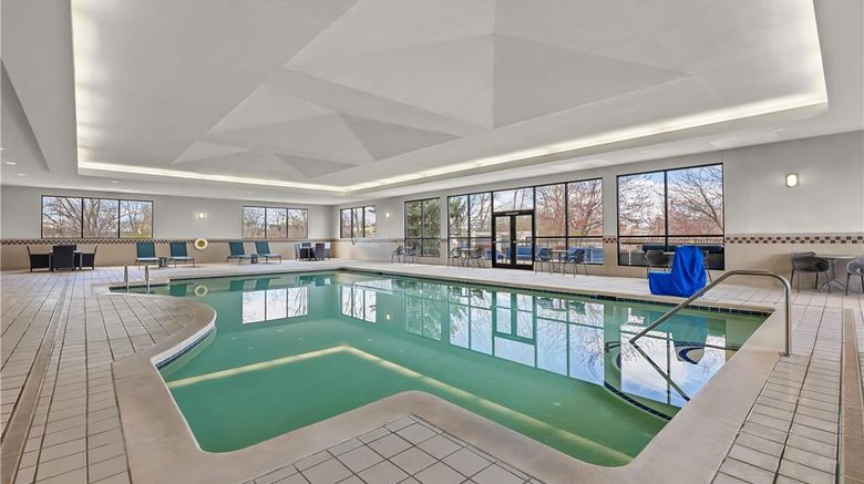 <b>Hampton Inn Toledo South Maumee Pool</b>. Images powered by <a href="https://iceportal.shijigroup.com/" title="IcePortal" target="_blank">IcePortal</a>.