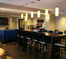 Hampton Inn Topeka Lobby