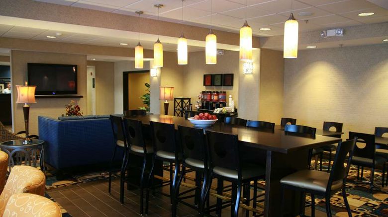 <b>Hampton Inn Topeka Lobby</b>. Images powered by <a href="https://iceportal.shijigroup.com/" title="IcePortal" target="_blank">IcePortal</a>.