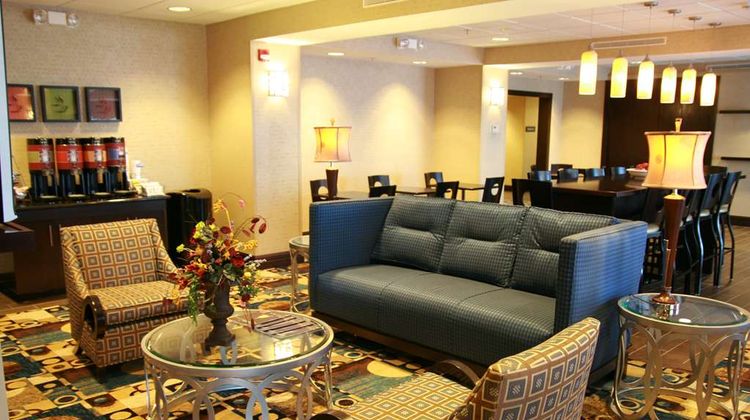 Hampton Inn Topeka Lobby