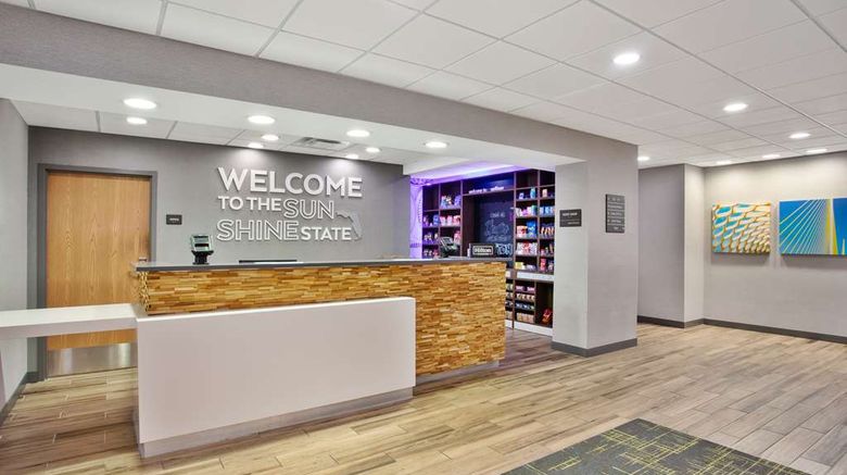 <b>Hampton Inn & Suites Tampa-East Lobby</b>. Images powered by <a href="https://iceportal.shijigroup.com/" title="IcePortal" target="_blank">IcePortal</a>.