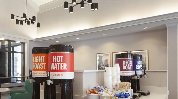 Hampton Inn & Suites Tampa North Restaurant