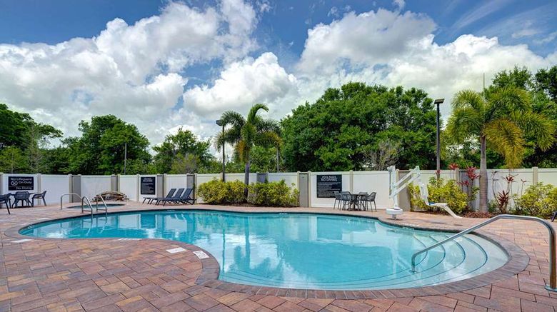 <b>Hampton Inn & Suites Tampa Northwest Pool</b>. Images powered by <a href="https://iceportal.shijigroup.com/" title="IcePortal" target="_blank">IcePortal</a>.