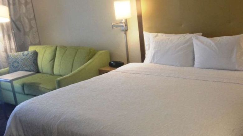 <b>Hampton Inn Tampa/Rocky Point-Airport Room</b>. Images powered by <a href="https://iceportal.shijigroup.com/" title="IcePortal" target="_blank">IcePortal</a>.