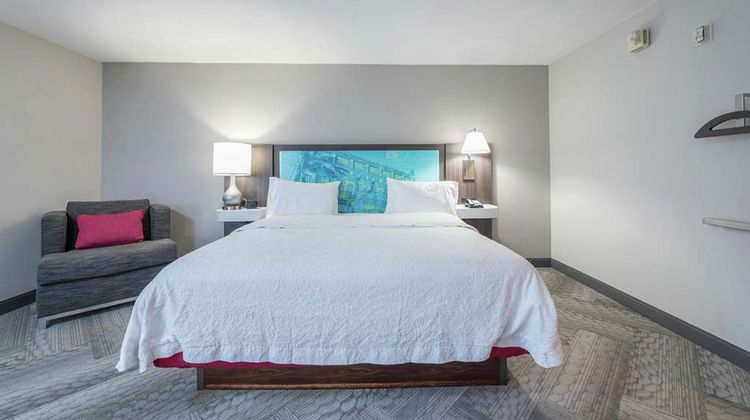 Hampton Inn Veterans Expressway Room