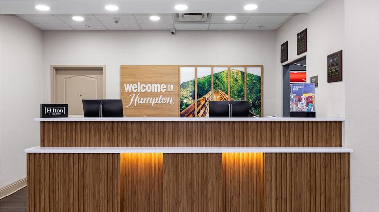 <b>Hampton Inn & Stes Tampa - Wesley Chapel Lobby</b>. Images powered by <a href="https://iceportal.shijigroup.com/" title="IcePortal" target="_blank">IcePortal</a>.