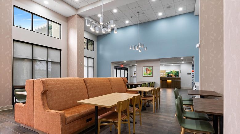 <b>Hampton Inn & Stes Tampa - Wesley Chapel Lobby</b>. Images powered by <a href="https://iceportal.shijigroup.com/" title="IcePortal" target="_blank">IcePortal</a>.