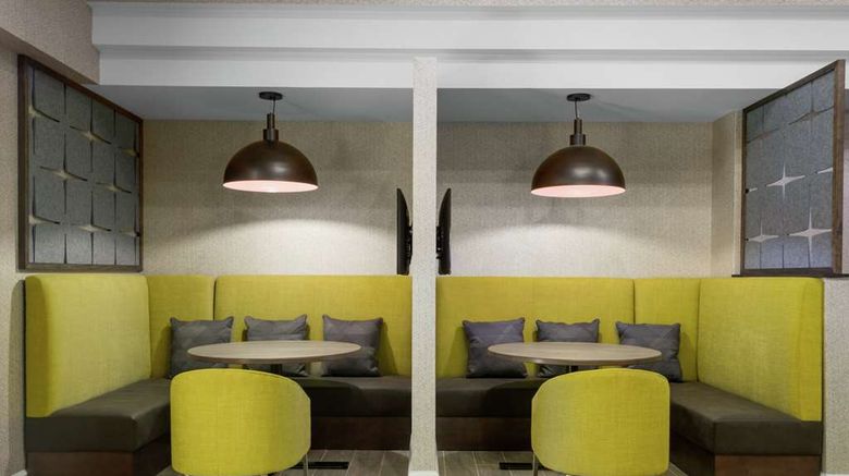 <b>Hampton Inn & Suites Ybor City/Downtown Restaurant</b>. Images powered by <a href="https://iceportal.shijigroup.com/" title="IcePortal" target="_blank">IcePortal</a>.