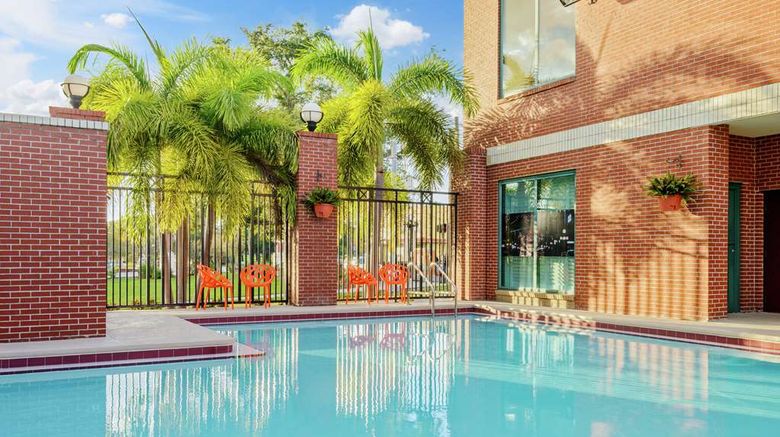<b>Hampton Inn & Suites Ybor City/Downtown Pool</b>. Images powered by <a href="https://iceportal.shijigroup.com/" title="IcePortal" target="_blank">IcePortal</a>.