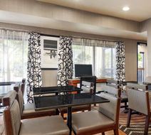Hampton Inn Tracy Lobby