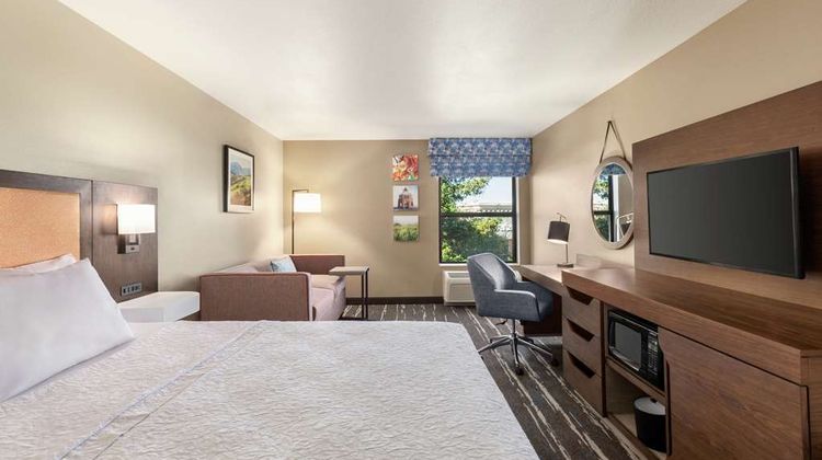 Hampton Inn Tracy Room