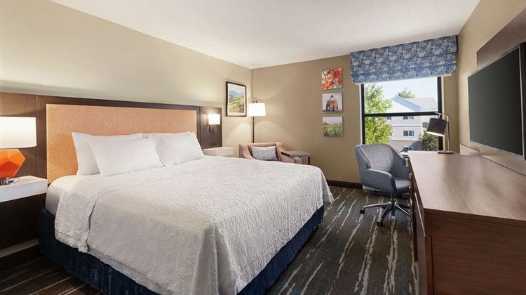 Hampton Inn Tracy Room