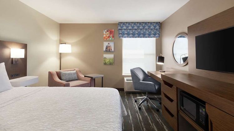 Hampton Inn Tracy Room