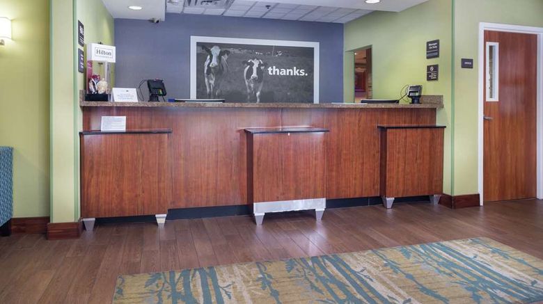 <b>Hampton Inn Tulsa/Broken Arrow Lobby</b>. Images powered by <a href="https://iceportal.shijigroup.com/" title="IcePortal" target="_blank">IcePortal</a>.