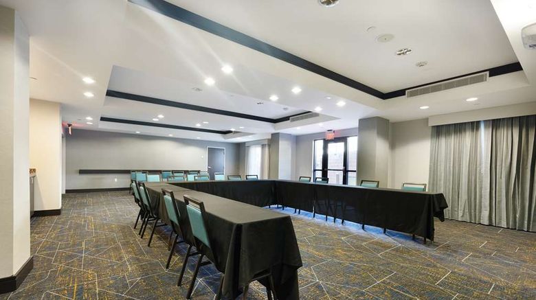 <b>Hampton Inn & Suites-Tulsa/Central Meeting</b>. Images powered by <a href="https://iceportal.shijigroup.com/" title="IcePortal" target="_blank">IcePortal</a>.