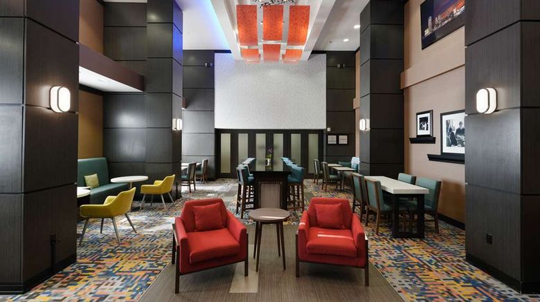 <b>Hampton Inn & Suites-Tulsa/Central Lobby</b>. Images powered by <a href="https://iceportal.shijigroup.com/" title="IcePortal" target="_blank">IcePortal</a>.