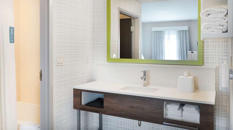 <b>Hampton Inn & Suites-Tulsa/Central Room</b>. Images powered by <a href="https://iceportal.shijigroup.com/" title="IcePortal" target="_blank">IcePortal</a>.