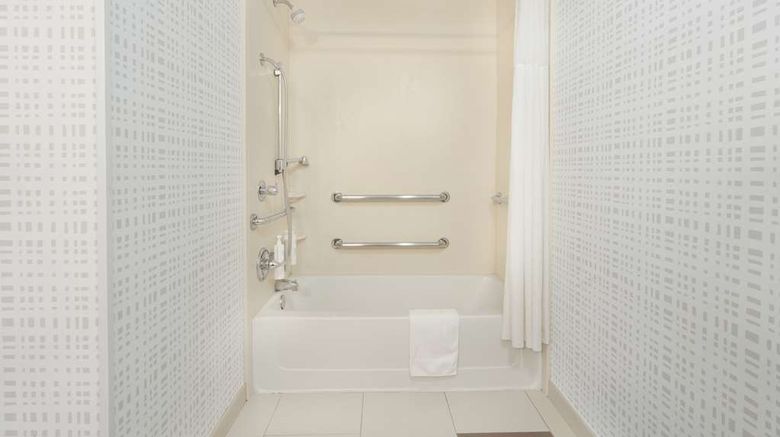 <b>Hampton Inn & Suites-Tulsa/Central Room</b>. Images powered by <a href="https://iceportal.shijigroup.com/" title="IcePortal" target="_blank">IcePortal</a>.