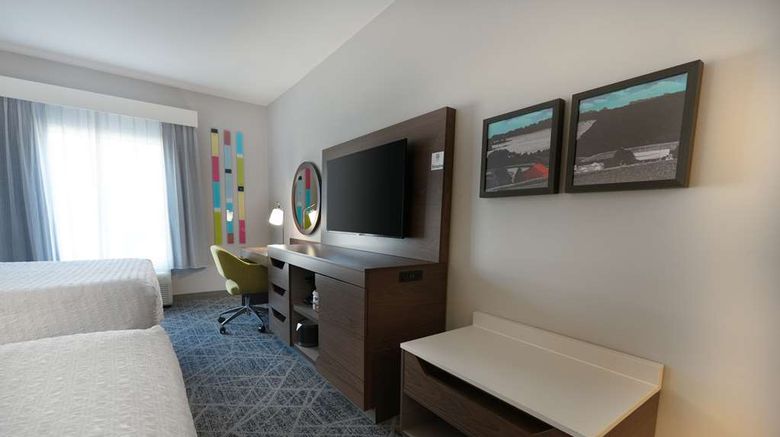 <b>Hampton Inn & Suites-Tulsa/Central Room</b>. Images powered by <a href="https://iceportal.shijigroup.com/" title="IcePortal" target="_blank">IcePortal</a>.
