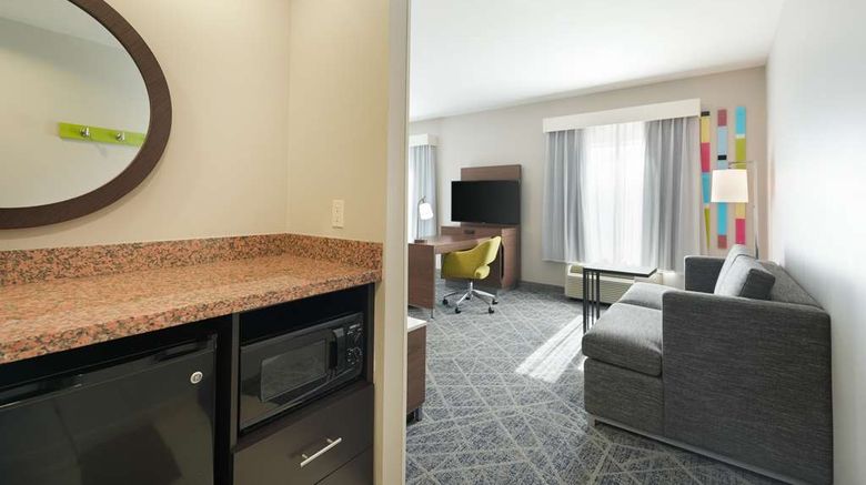 <b>Hampton Inn & Suites-Tulsa/Central Room</b>. Images powered by <a href="https://iceportal.shijigroup.com/" title="IcePortal" target="_blank">IcePortal</a>.