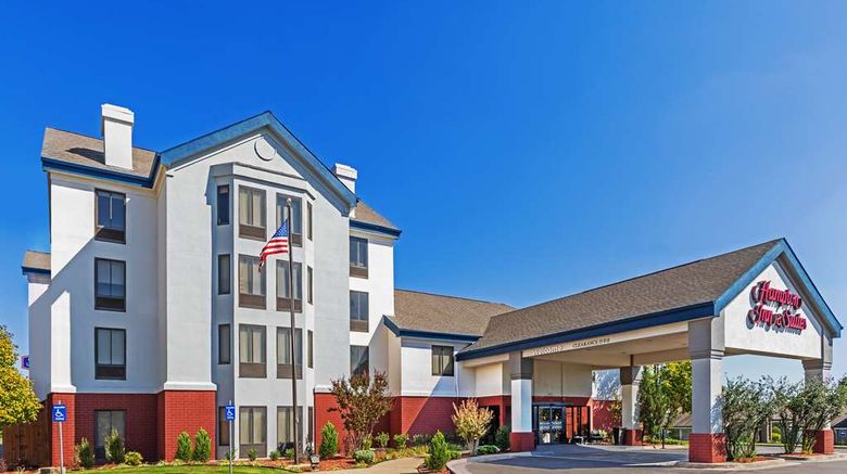 <b>Hampton Inn & Suites Exterior</b>. Images powered by <a href="https://iceportal.shijigroup.com/" title="IcePortal" target="_blank">IcePortal</a>.