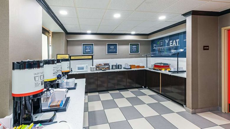<b>Hampton Inn & Suites Restaurant</b>. Images powered by <a href="https://iceportal.shijigroup.com/" title="IcePortal" target="_blank">IcePortal</a>.