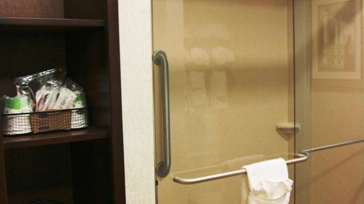 Hampton Inn & Suites West Point Room