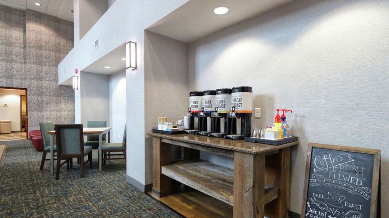 <b>Hampton Inn & Suites Tucson East Lobby</b>. Images powered by <a href="https://iceportal.shijigroup.com/" title="IcePortal" target="_blank">IcePortal</a>.