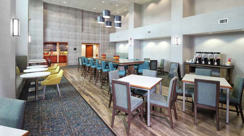 <b>Hampton Inn & Suites Tucson East Lobby</b>. Images powered by <a href="https://iceportal.shijigroup.com/" title="IcePortal" target="_blank">IcePortal</a>.