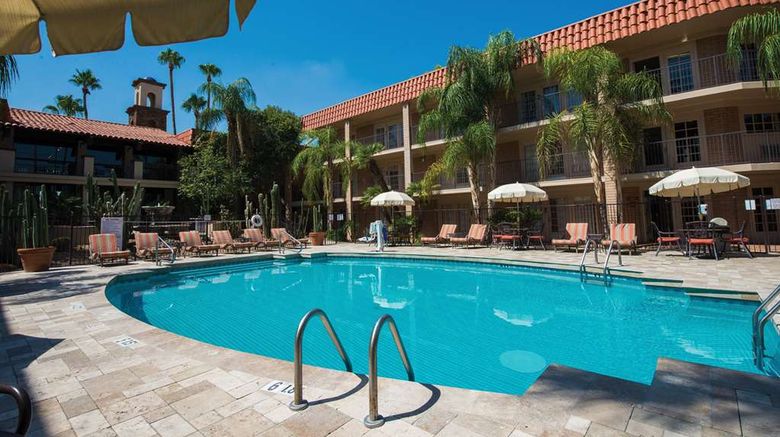 <b>DoubleTree Suites Williams Center Pool</b>. Images powered by <a href="https://iceportal.shijigroup.com/" title="IcePortal" target="_blank">IcePortal</a>.