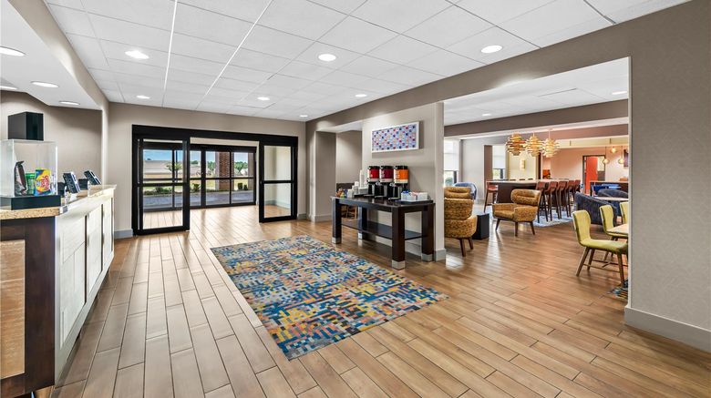 <b>Hampton Inn Texarkana Lobby</b>. Images powered by <a href="https://iceportal.shijigroup.com/" title="IcePortal" target="_blank">IcePortal</a>.