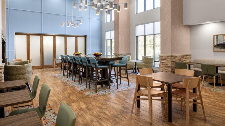 <b>Hampton Inn & Suites Hope Lobby</b>. Images powered by <a href="https://iceportal.shijigroup.com/" title="IcePortal" target="_blank">IcePortal</a>.