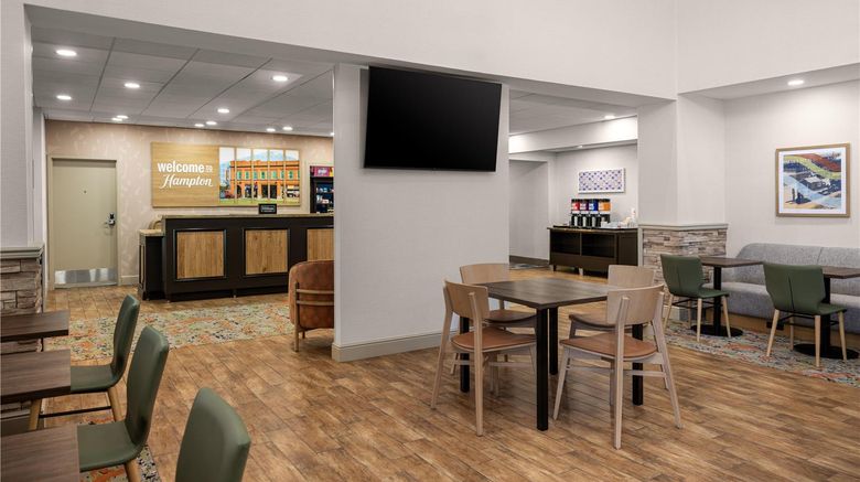 <b>Hampton Inn & Suites Hope Lobby</b>. Images powered by <a href="https://iceportal.shijigroup.com/" title="IcePortal" target="_blank">IcePortal</a>.