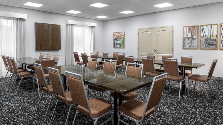 <b>Hampton Inn & Suites Hope Meeting</b>. Images powered by <a href="https://iceportal.shijigroup.com/" title="IcePortal" target="_blank">IcePortal</a>.