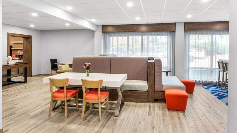 <b>Hampton Inn Knoxville Arpt Lobby</b>. Images powered by <a href="https://iceportal.shijigroup.com/" title="IcePortal" target="_blank">IcePortal</a>.