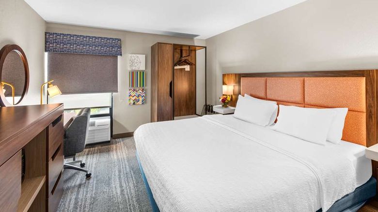 <b>Hampton Inn Knoxville Arpt Room</b>. Images powered by <a href="https://iceportal.shijigroup.com/" title="IcePortal" target="_blank">IcePortal</a>.