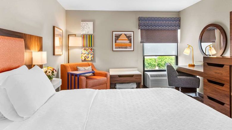 <b>Hampton Inn Knoxville Arpt Room</b>. Images powered by <a href="https://iceportal.shijigroup.com/" title="IcePortal" target="_blank">IcePortal</a>.