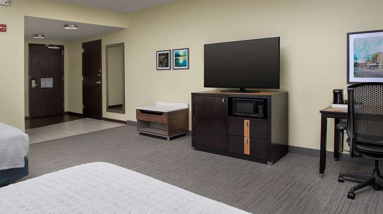 Hampton Inn Clinton Room