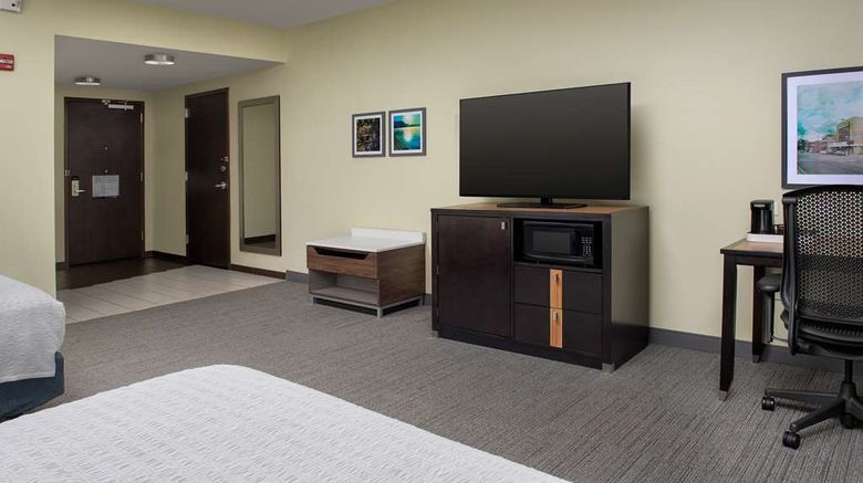 <b>Hampton Inn Clinton Room</b>. Images powered by <a href="https://iceportal.shijigroup.com/" title="IcePortal" target="_blank">IcePortal</a>.