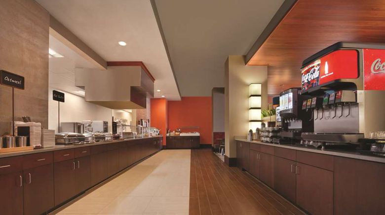 <b>Embassy Suites Knoxville West Restaurant</b>. Images powered by <a href="https://iceportal.shijigroup.com/" title="IcePortal" target="_blank">IcePortal</a>.