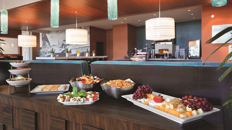 <b>Embassy Suites Knoxville West Restaurant</b>. Images powered by <a href="https://iceportal.shijigroup.com/" title="IcePortal" target="_blank">IcePortal</a>.