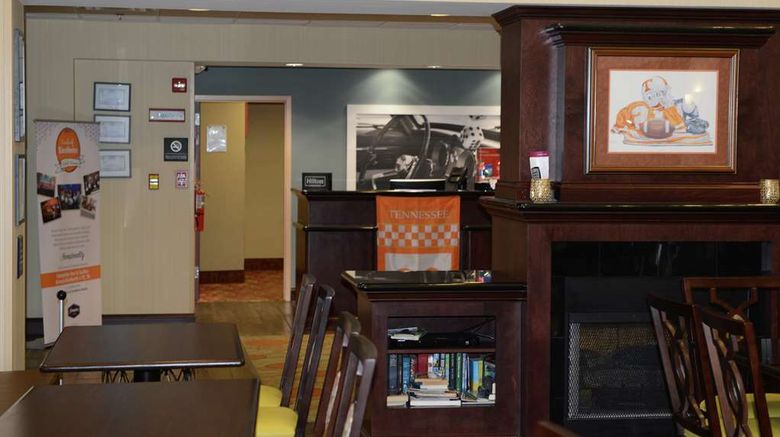 <b>Hampton Inn Knoxville-I-75 North Lobby</b>. Images powered by <a href="https://iceportal.shijigroup.com/" title="IcePortal" target="_blank">IcePortal</a>.