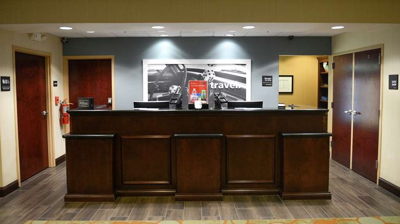 <b>Hampton Inn Knoxville-I-75 North Lobby</b>. Images powered by <a href="https://iceportal.shijigroup.com/" title="IcePortal" target="_blank">IcePortal</a>.