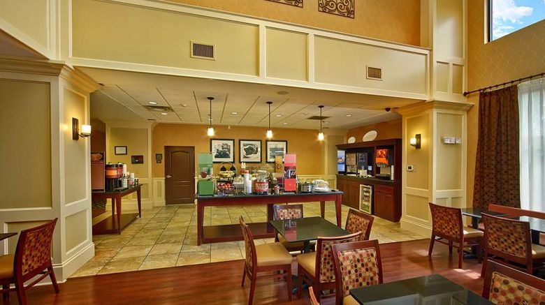 <b>Hampton Inn & Suites Sevierville Restaurant</b>. Images powered by <a href="https://iceportal.shijigroup.com/" title="IcePortal" target="_blank">IcePortal</a>.