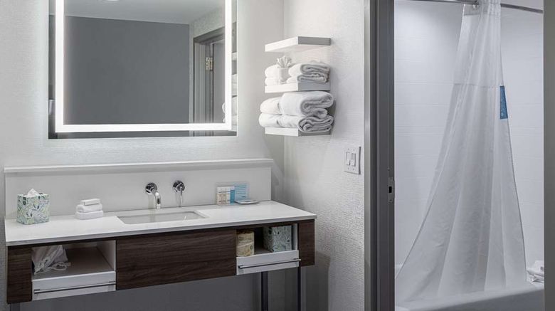 <b>Hampton Inn West Room</b>. Images powered by <a href="https://iceportal.shijigroup.com/" title="IcePortal" target="_blank">IcePortal</a>.